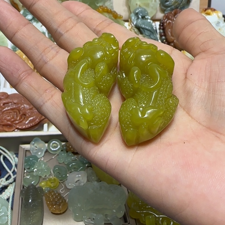 蛇纹石玉吊坠未镶嵌