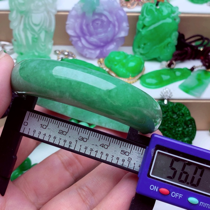 翡翠未镶嵌手镯…．