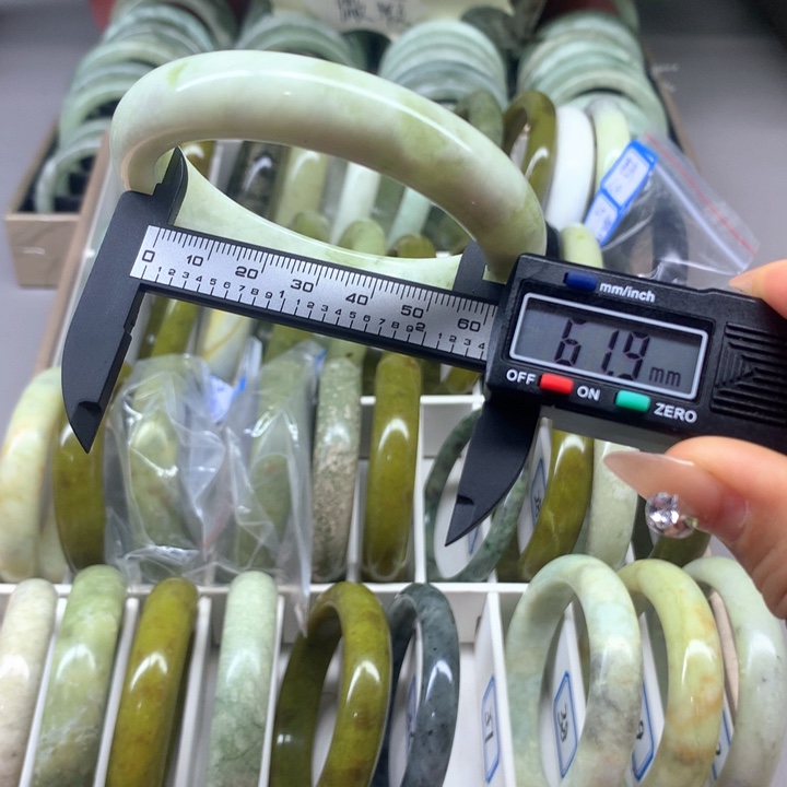 蛇纹石玉未镶嵌手镯37