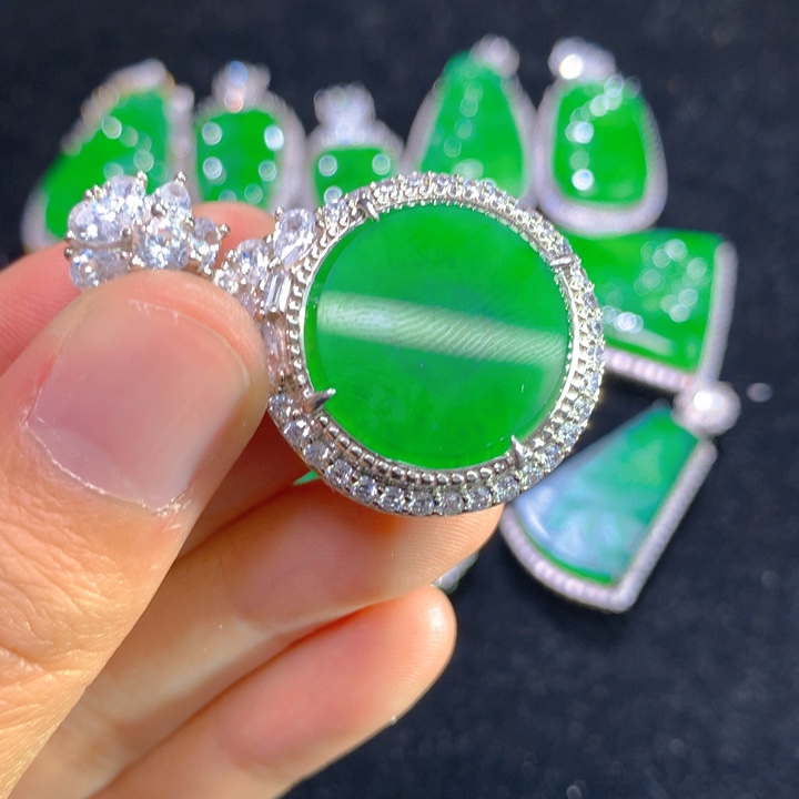 翡翠颈饰银S925镶嵌一个