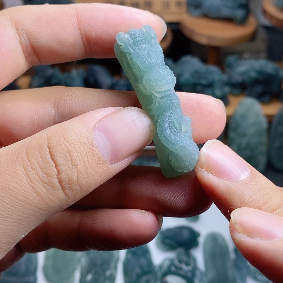 定制翡翠未镶嵌手牌