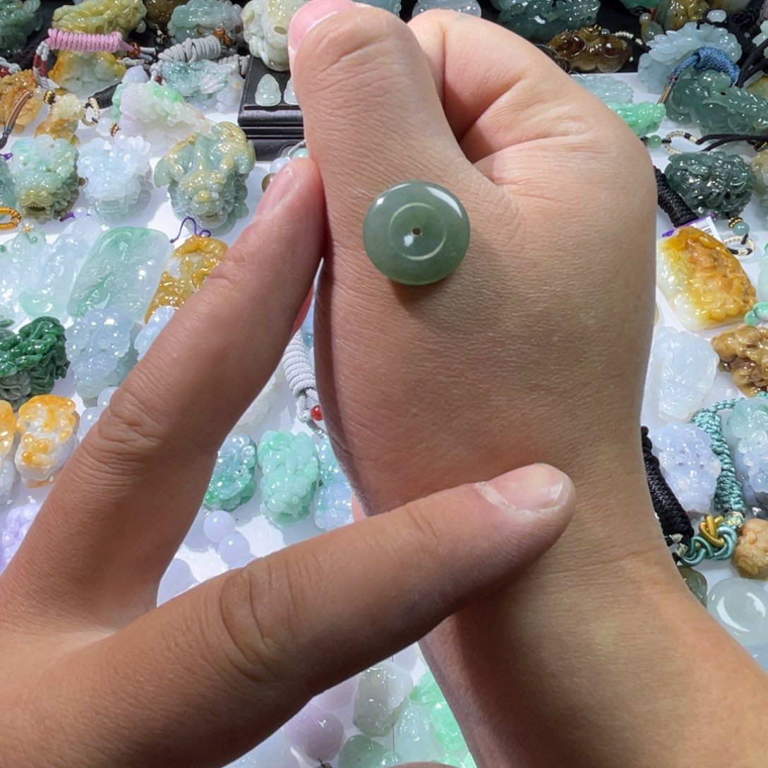 翡翠颈饰未镶嵌天然