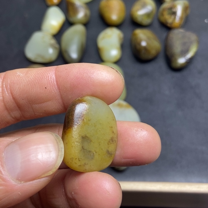 美***然和田玉（糖玉）未镶嵌珠宝奇石