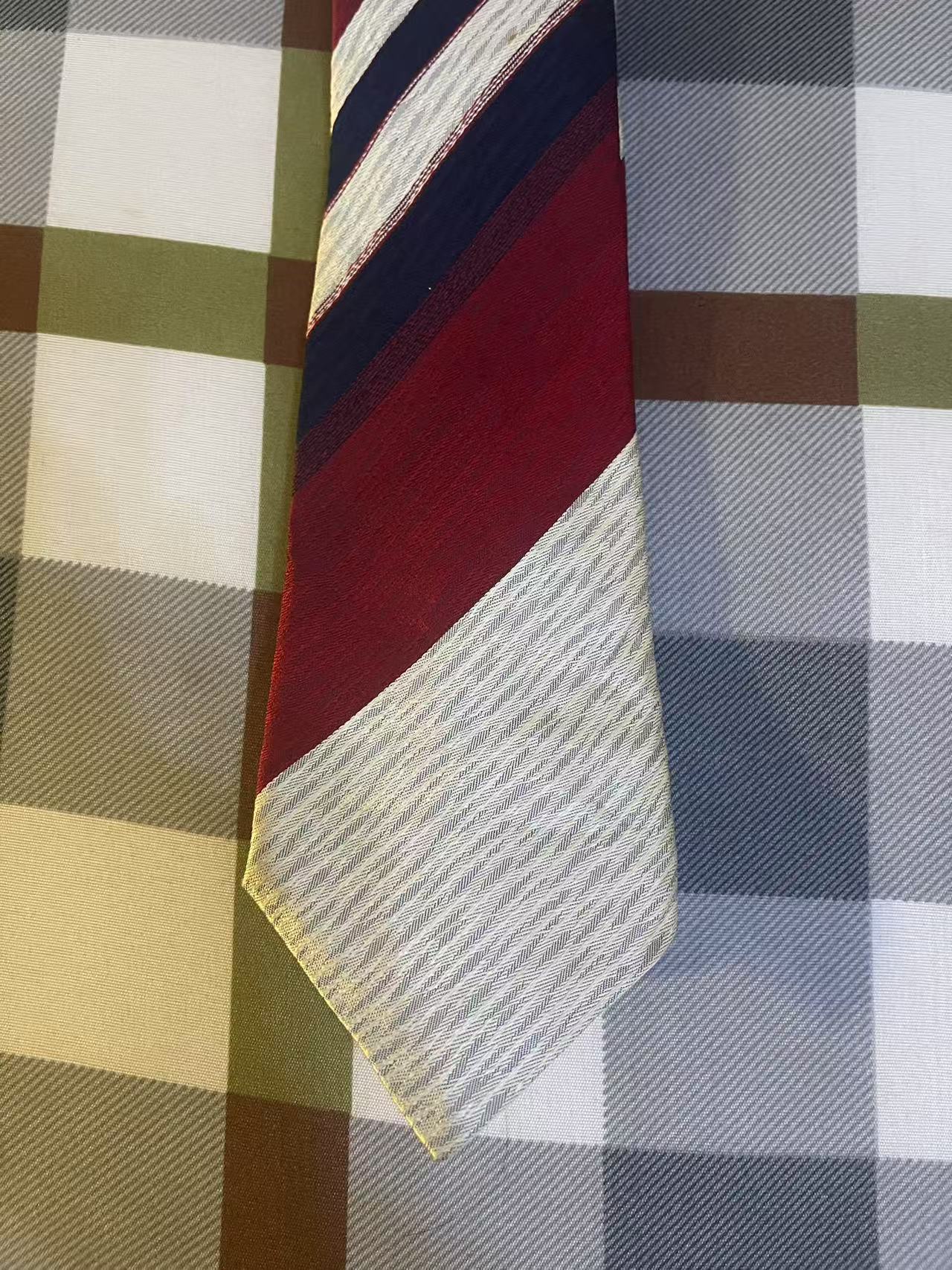 古着领带，实物与图片不符