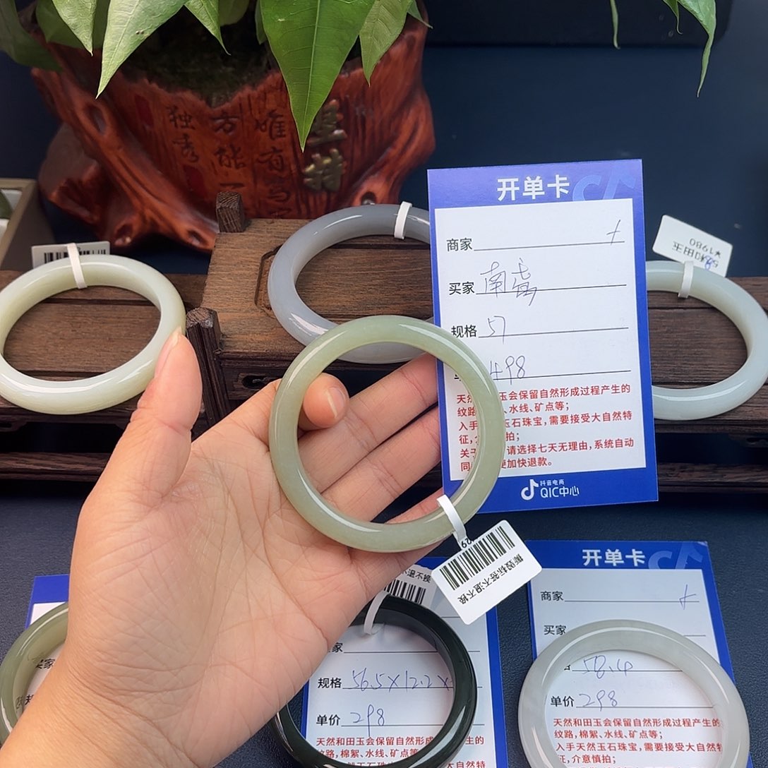 南***鸢和田玉（糖玉）未镶嵌手镯