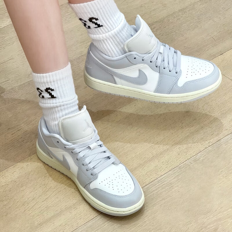 耐克WMNS AIR JORDAN 1 LOW女户外休闲舒适运动篮球鞋DC0774-103