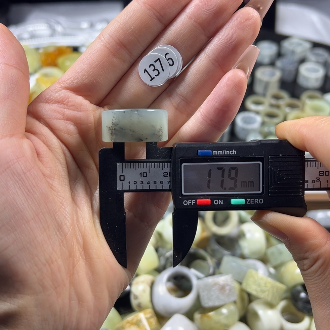 蛇纹石玉未镶嵌戒指