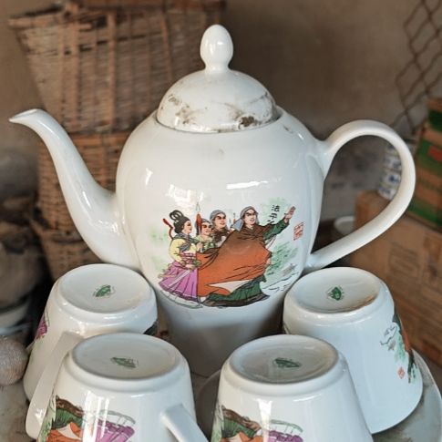 库存微瑕多孔茶壶一套容量1000毫升