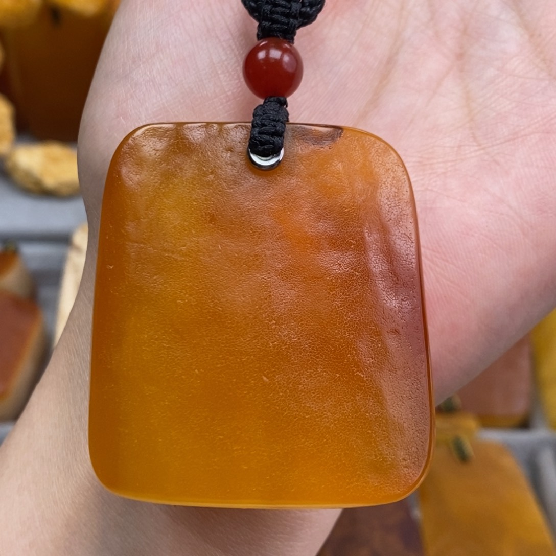 琥珀吊坠(赠链)未镶嵌