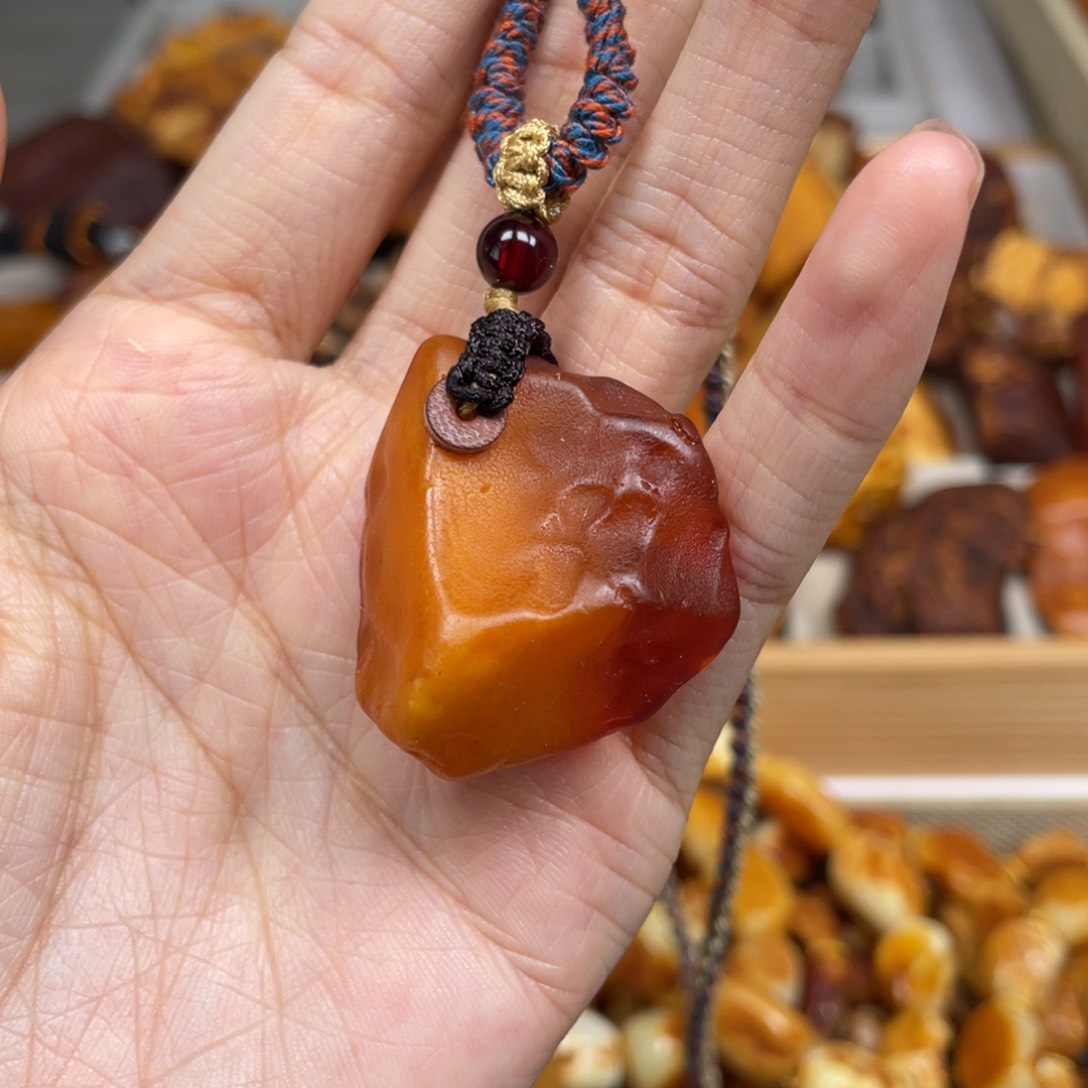 琥珀珠宝奇石未镶嵌