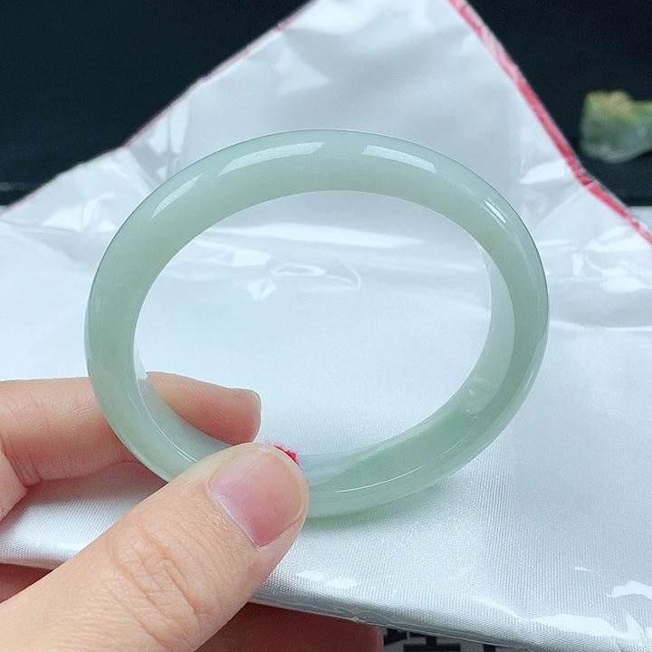 翡翠手镯未镶嵌天然翡翠手镯