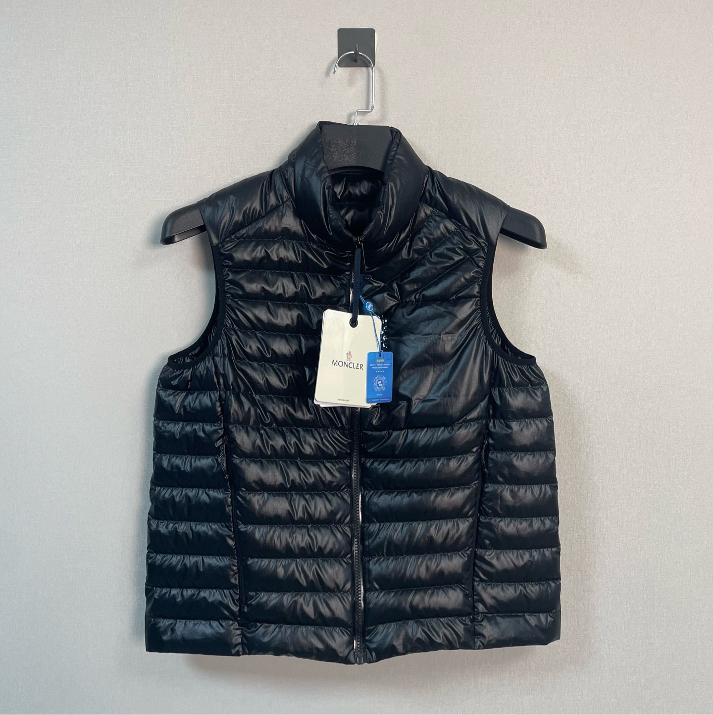 未使用 MONCLER 盟可睐新款字母印花羽绒背心/带吊/3码/价10100