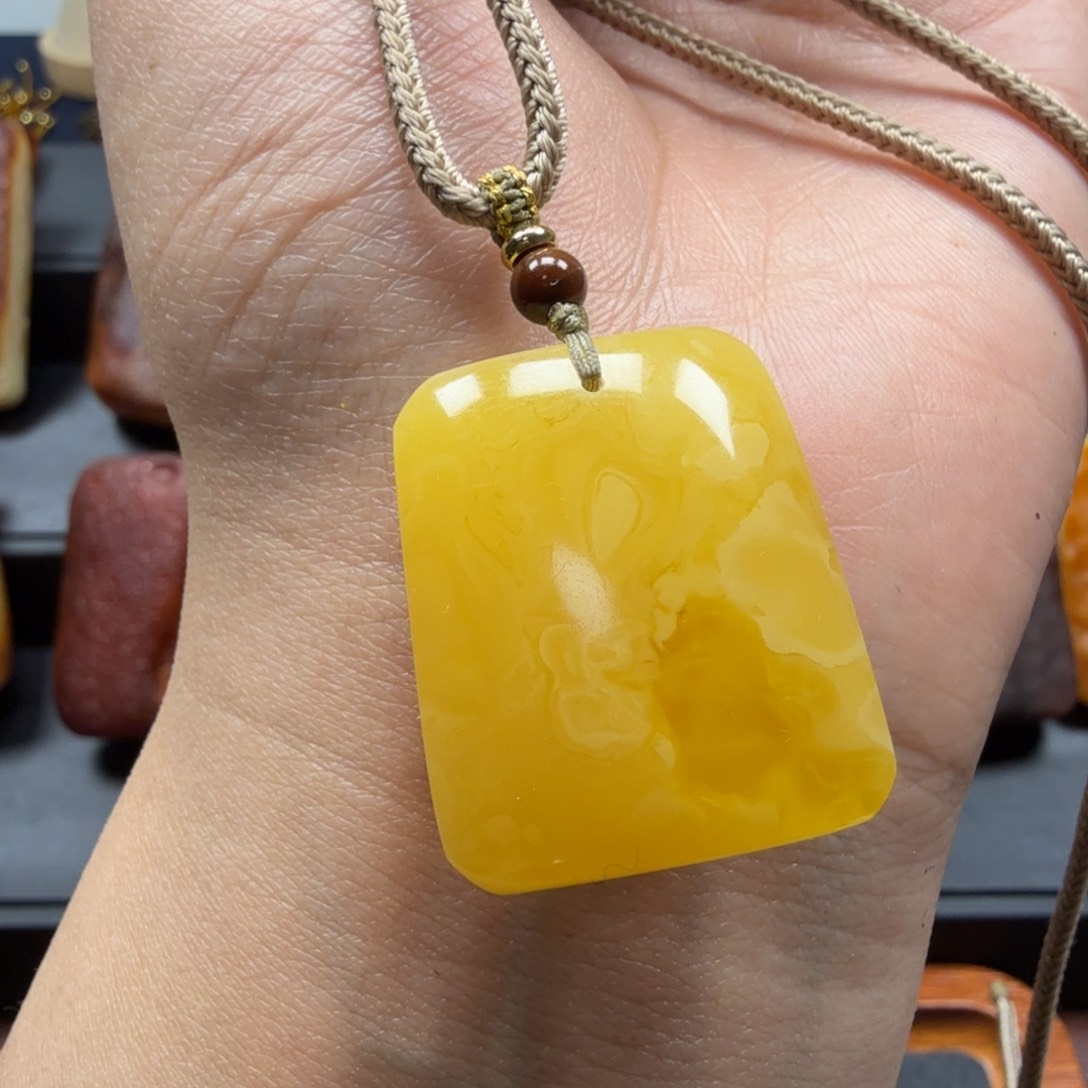 琥珀吊坠(赠链)未镶嵌