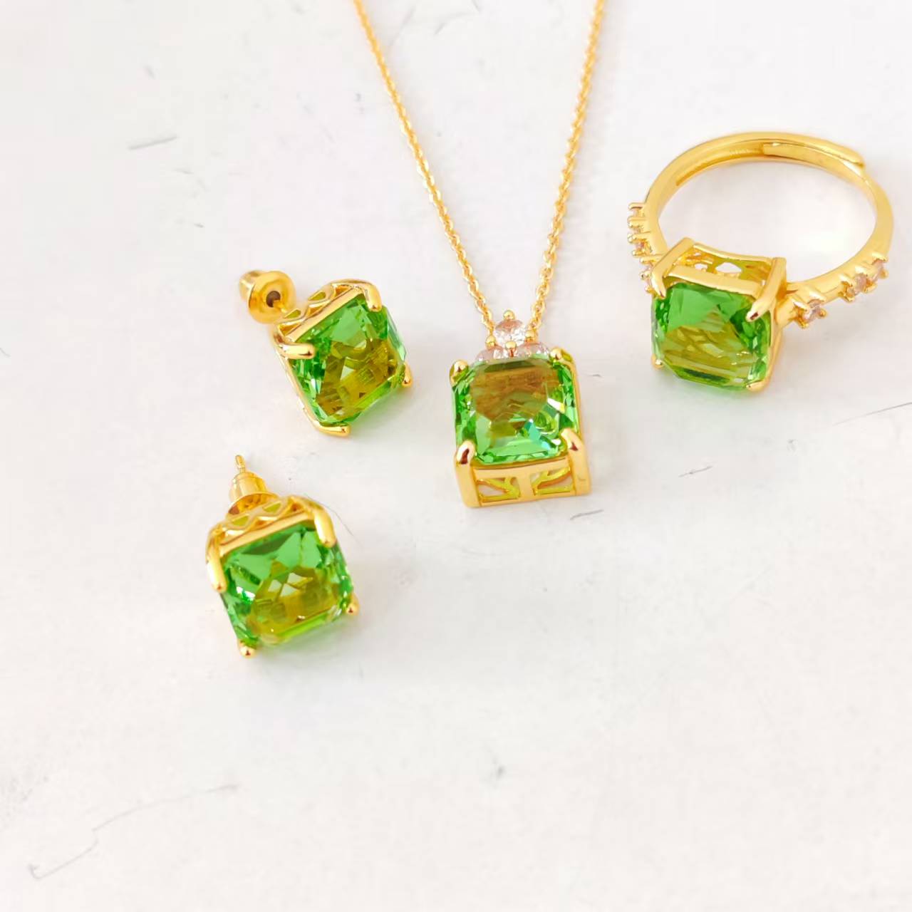 非金属珐琅吊坠  轻奢时尚气质百搭精致精美吊坠zwd1542