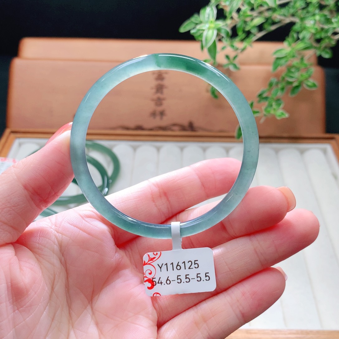 未镶嵌手镯（圆镯）翡翠