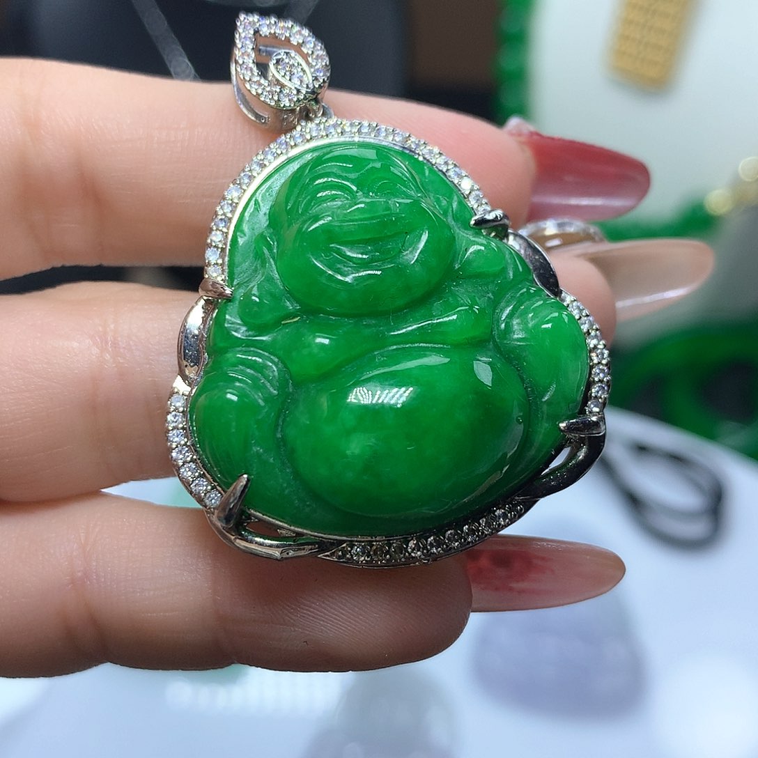 翡翠吊坠(赠链)未镶嵌