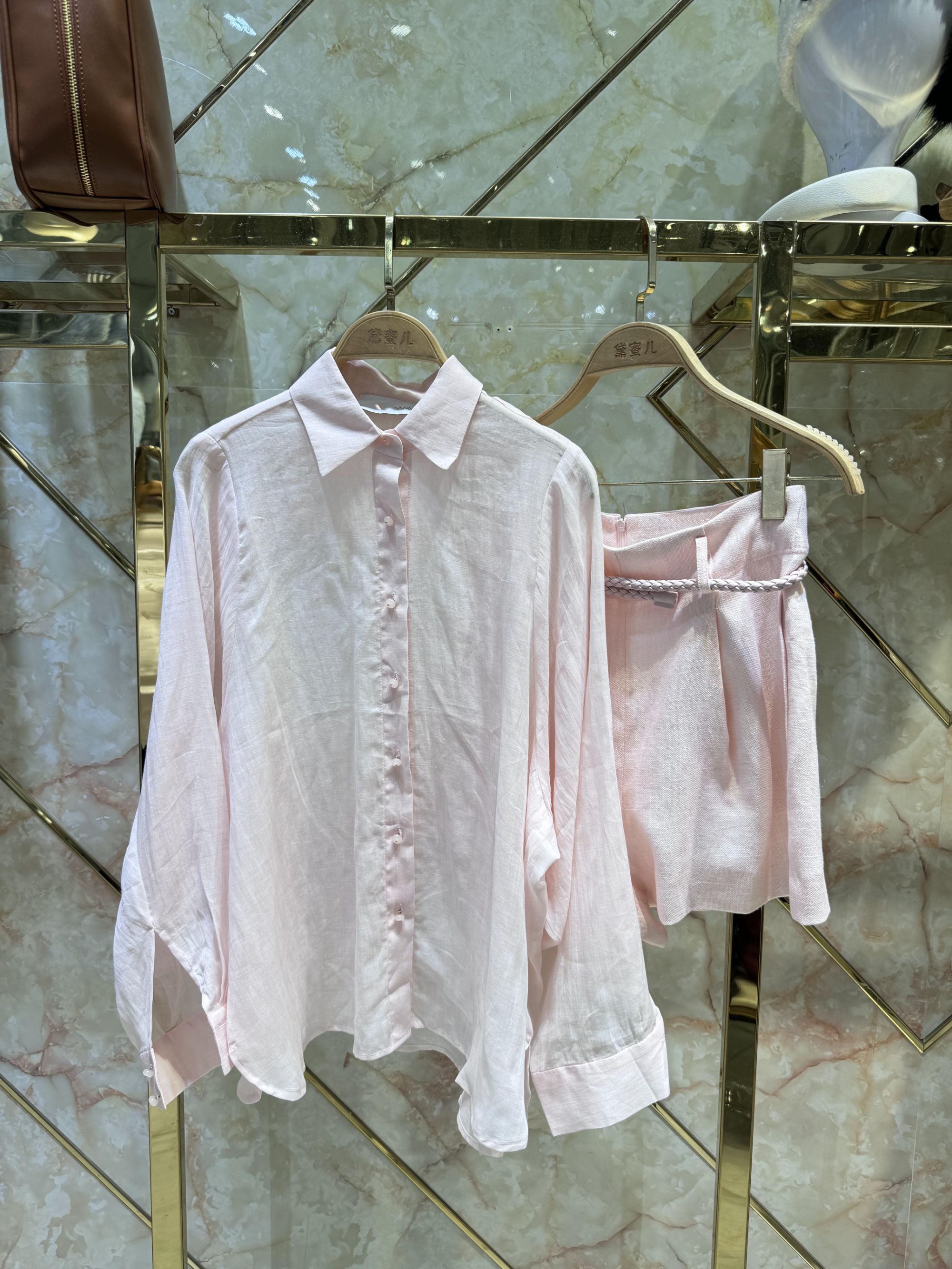 黛蜜儿2025新款净版衬衫+高腰短裤