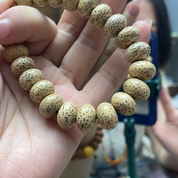 莲***藕琥珀颈饰未镶嵌手串