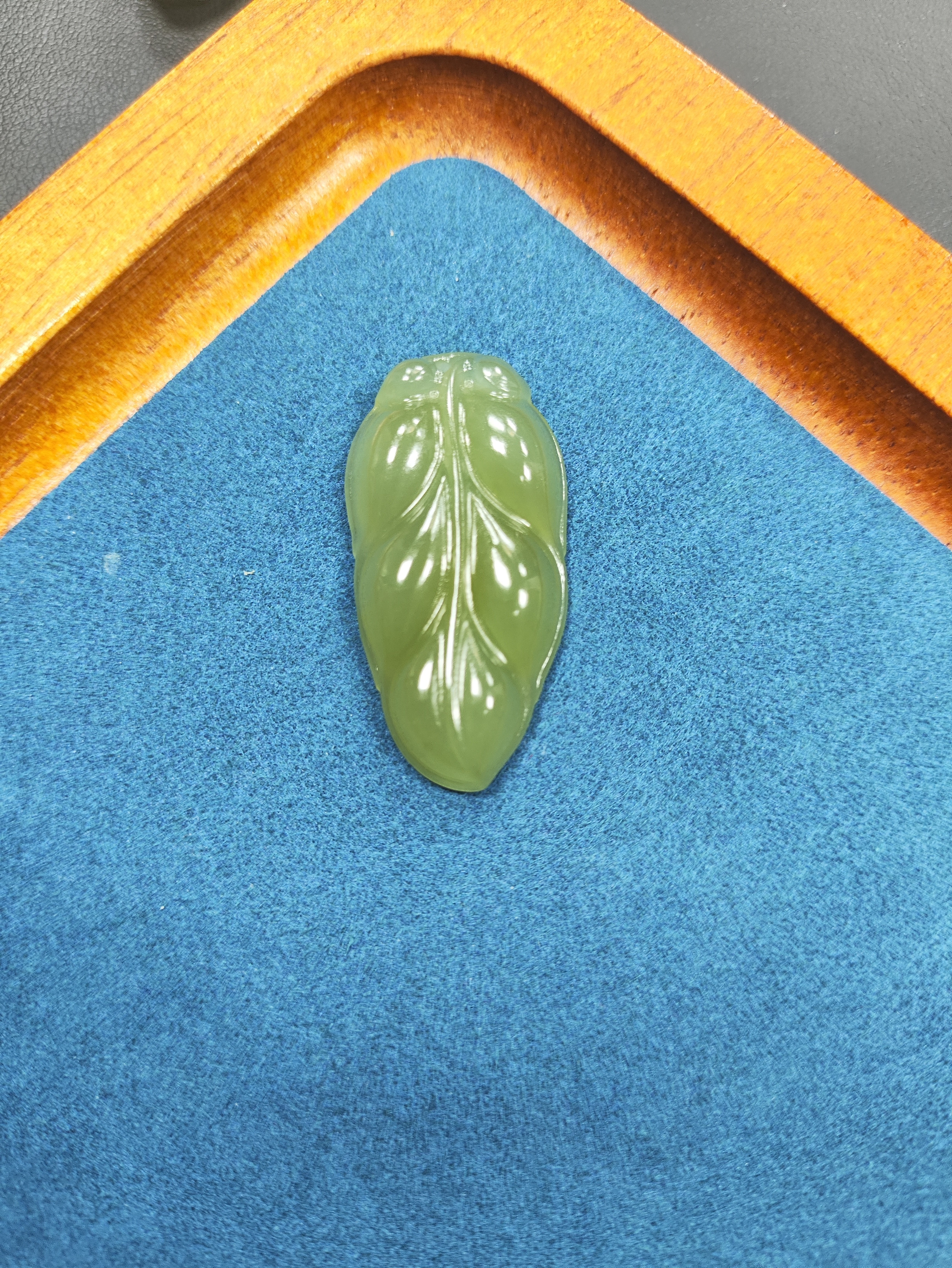 和田玉青海料高冰树叶吊坠