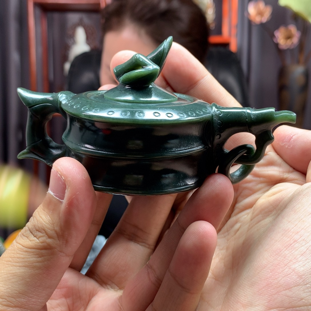 和田玉未镶嵌把件