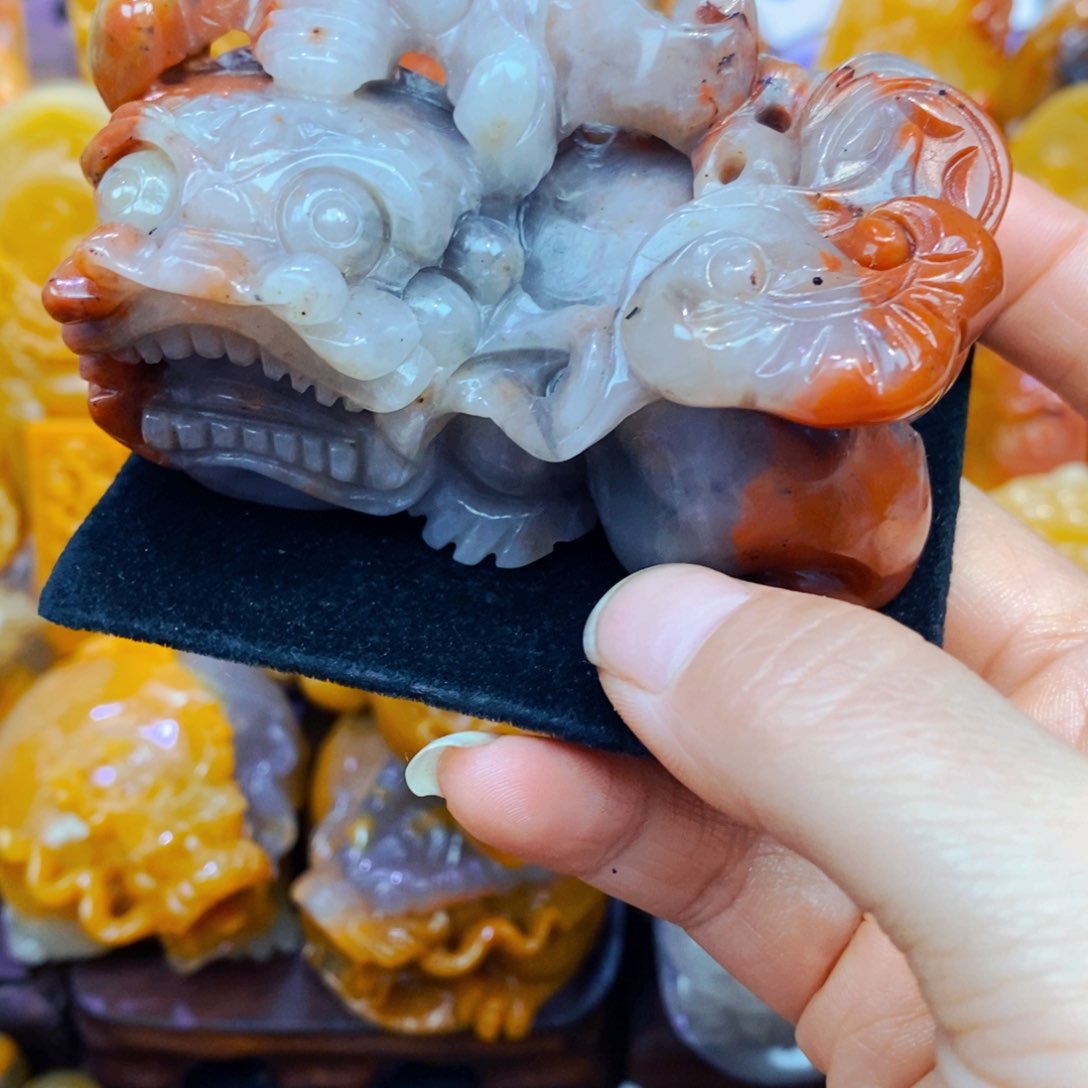 未镶嵌石英质玉（黄龙玉）颈饰