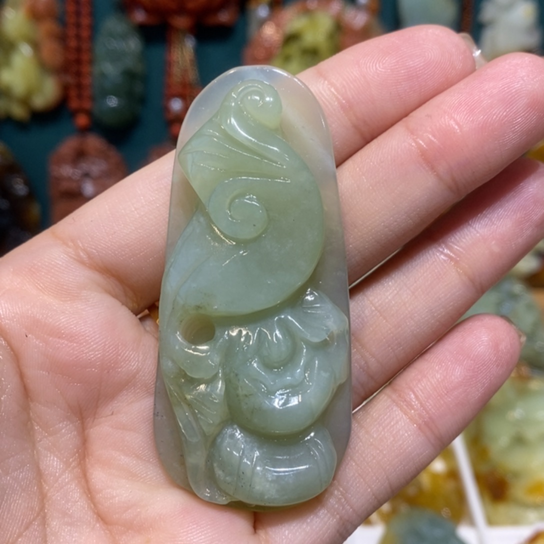 蛇纹石玉未镶嵌颈饰