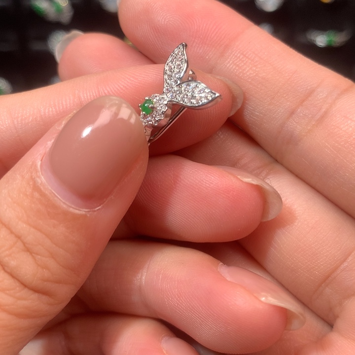 T***a翡翠银S925镶嵌戒指一个发夹