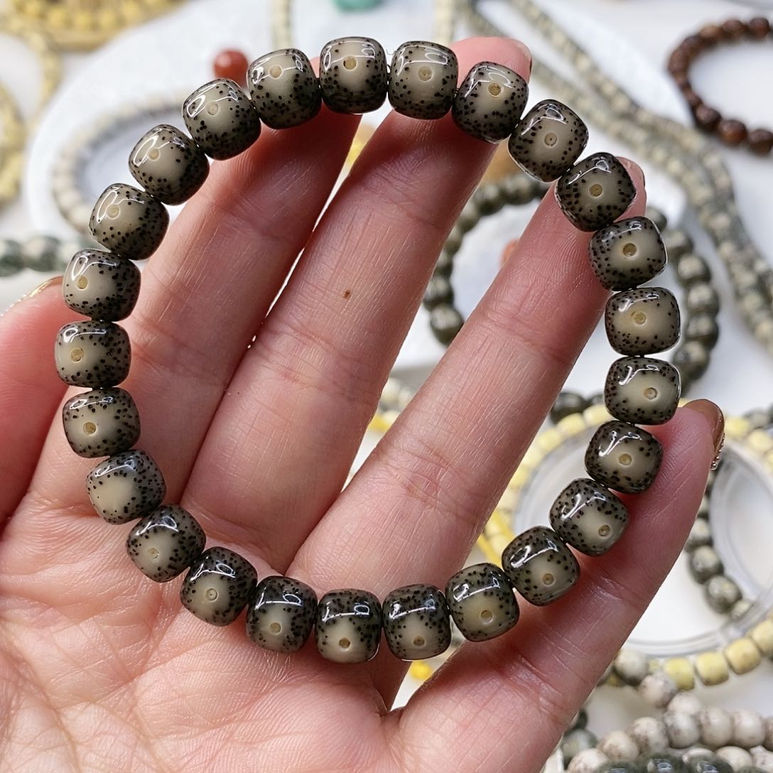 星月菩提手串H***e卡9黑冰玻璃透大牛眼