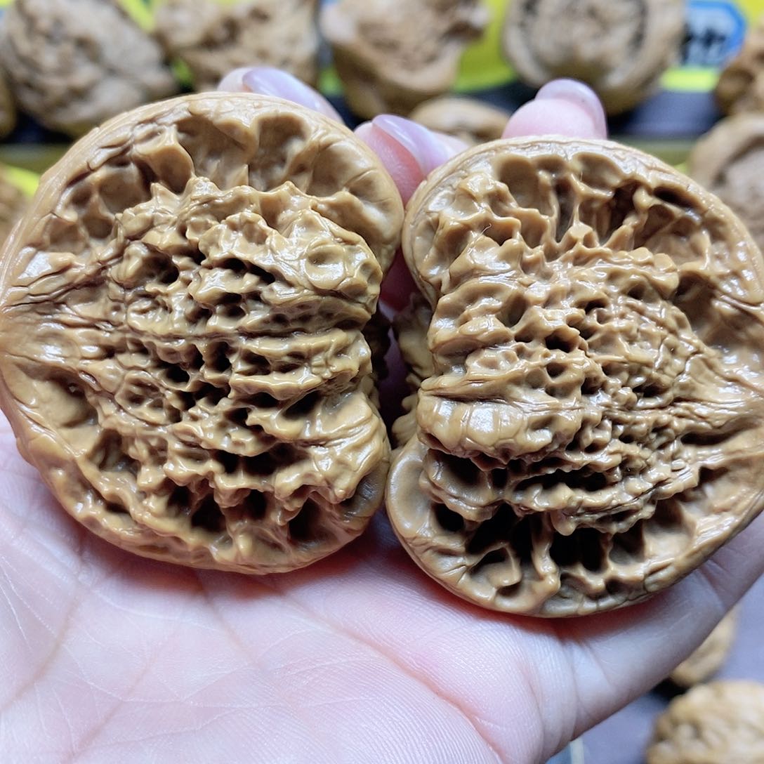 文玩核桃吊坠蛇王