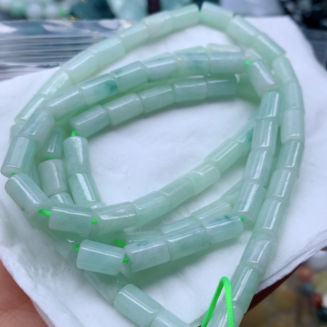 翡翠颈饰未镶嵌手串