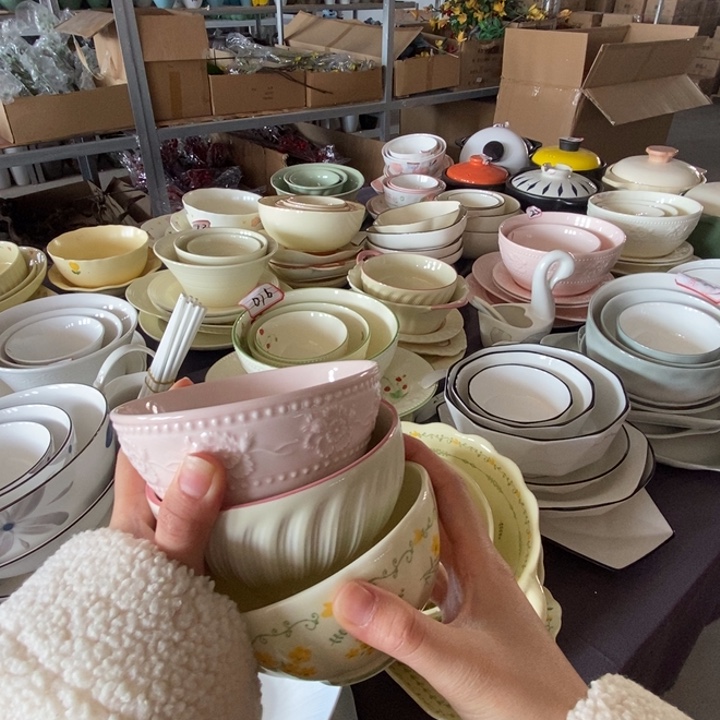 瓷粉色浮雕 粉边螺旋 黄色小花 米饭碗各一