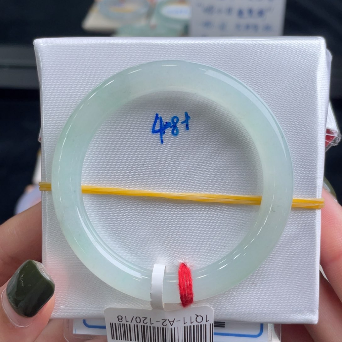 翡翠手镯未镶嵌（有包容放漏）