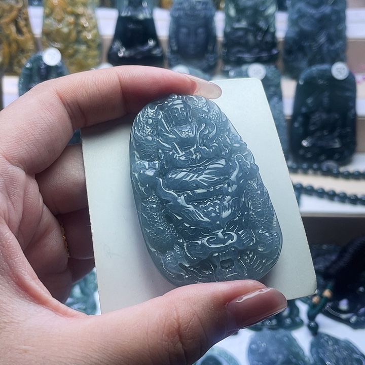 迷***茫翡翠未镶嵌颈饰翡翠未镶嵌