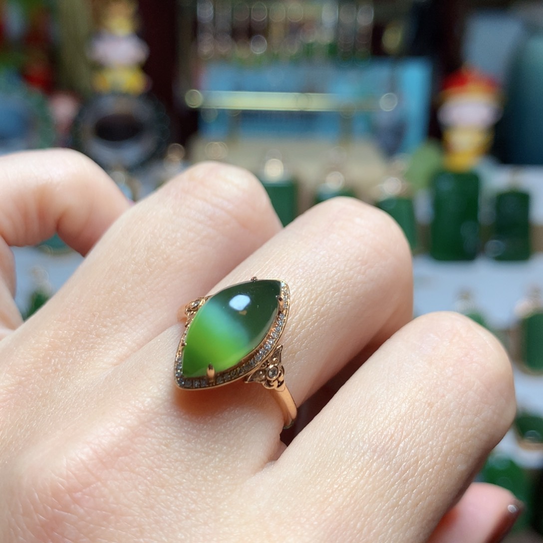 和田玉戒指18K金镶嵌