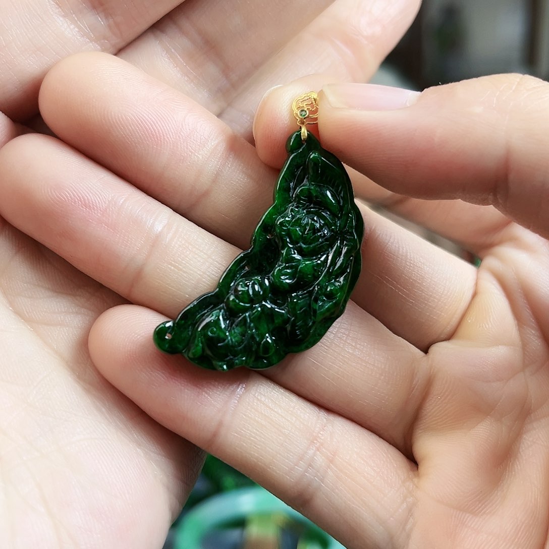 翡翠颈饰18K金镶嵌吊坠