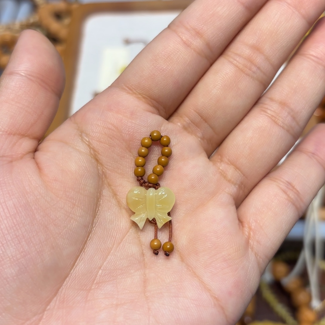 不***见白玉菩提吊坠蝴蝶