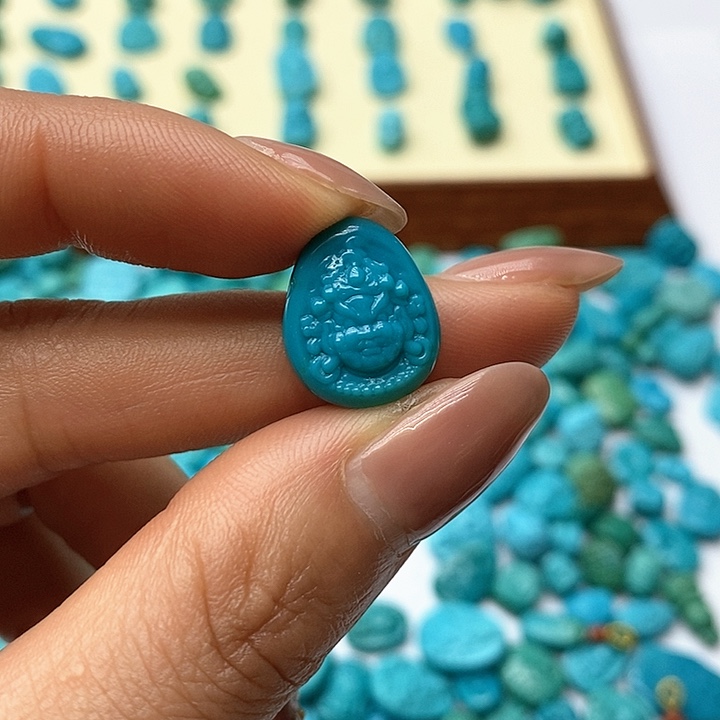 绿松石颈饰未镶嵌