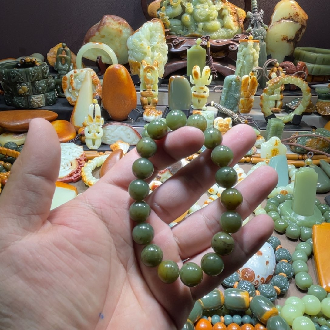 透闪石质玉未镶嵌珠宝奇石