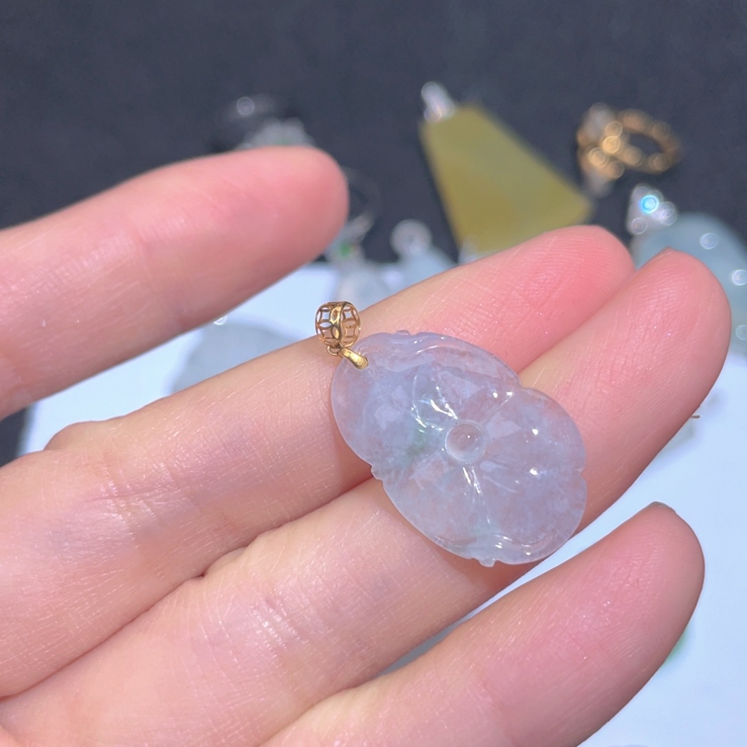 翡翠颈饰18K金镶嵌翡翠