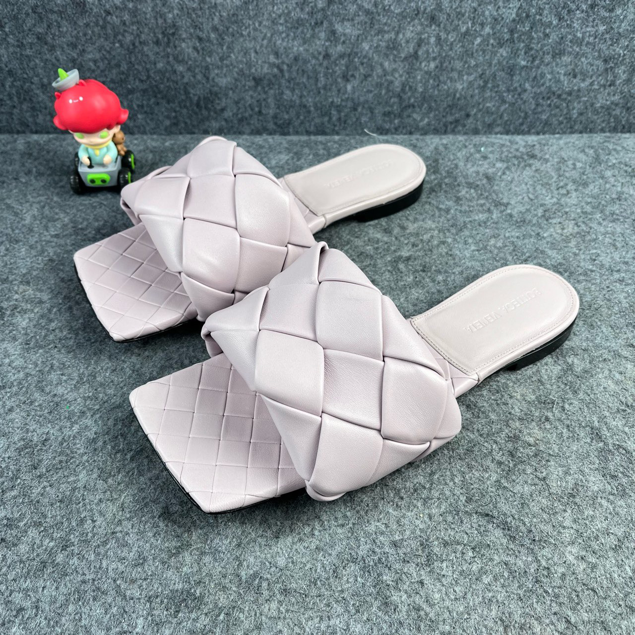 全新未使用 BOTTEGA VENETA/葆蝶家 拖鞋 37.5码 原盒 YLP1396
