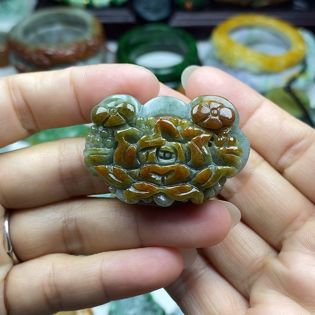 颈饰未镶嵌翡翠牌子