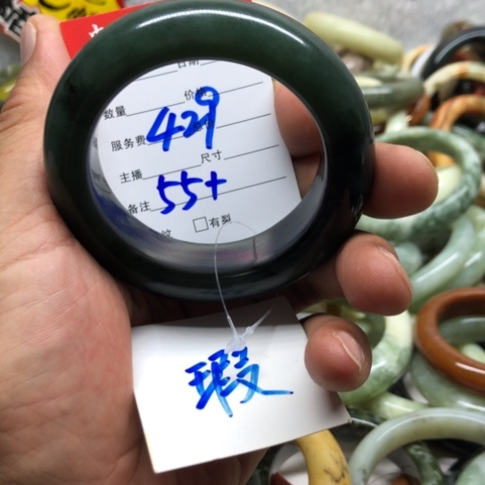 蛇纹石玉未镶嵌手镯