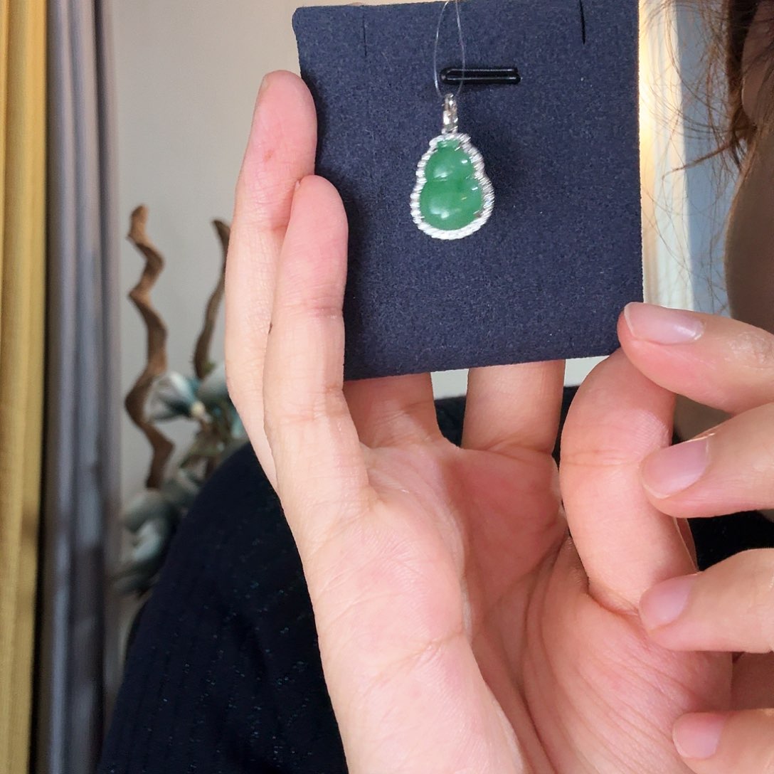 翡翠颈饰18K金镶嵌时尚潮流