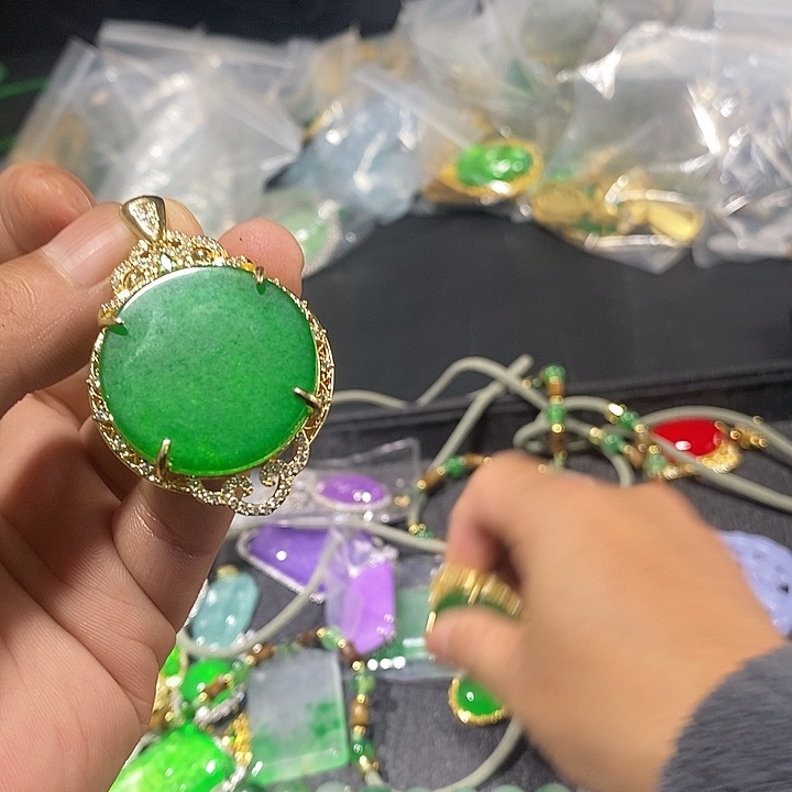 翡翠颈饰未镶嵌价格