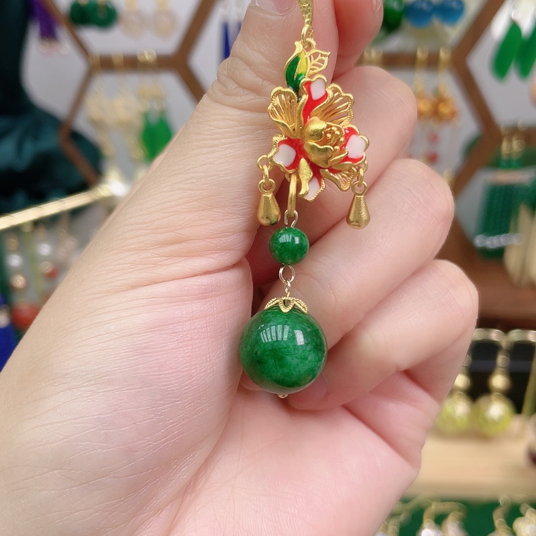 石英质玉合金耳饰