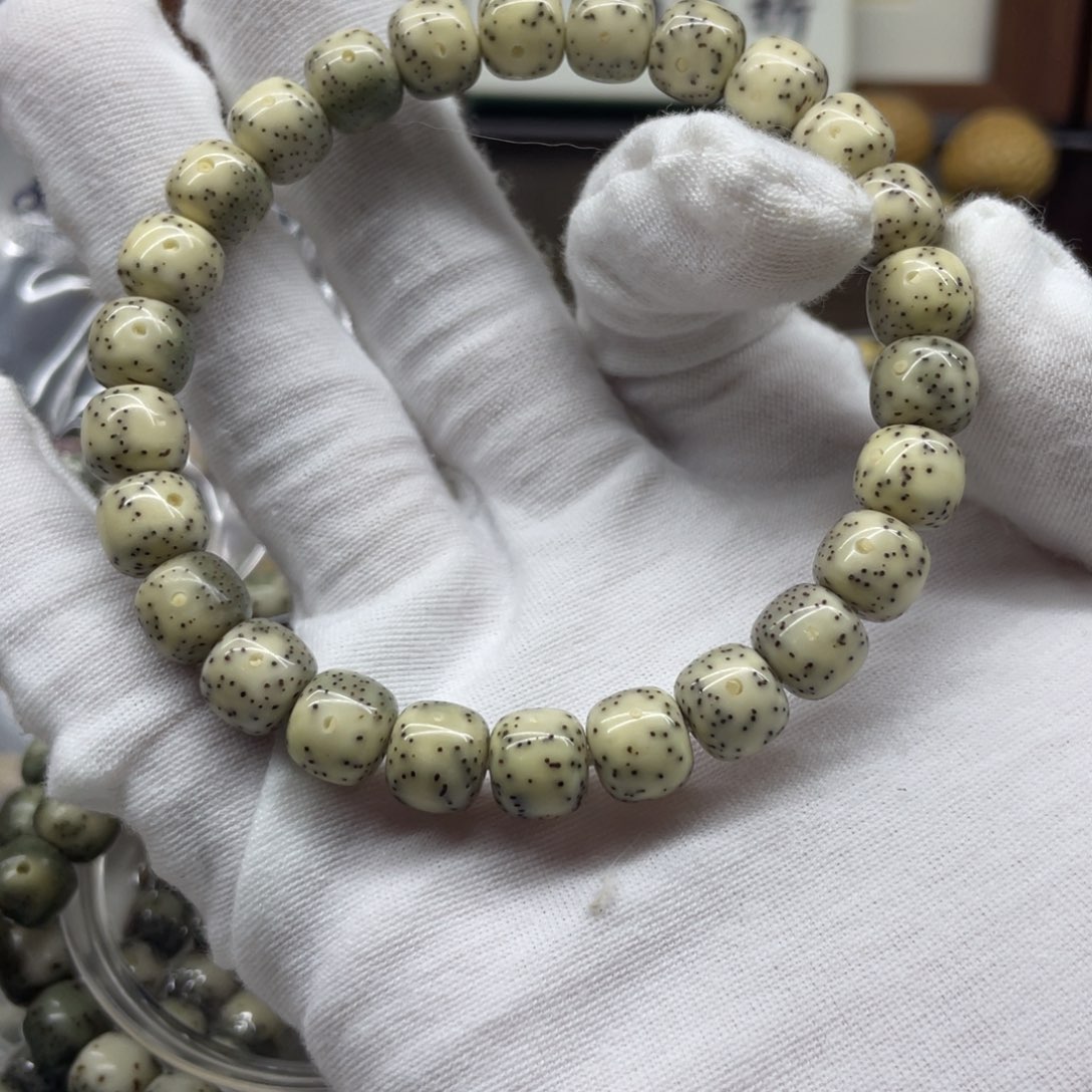 星月菩提手串?**①贯穿留白细星
