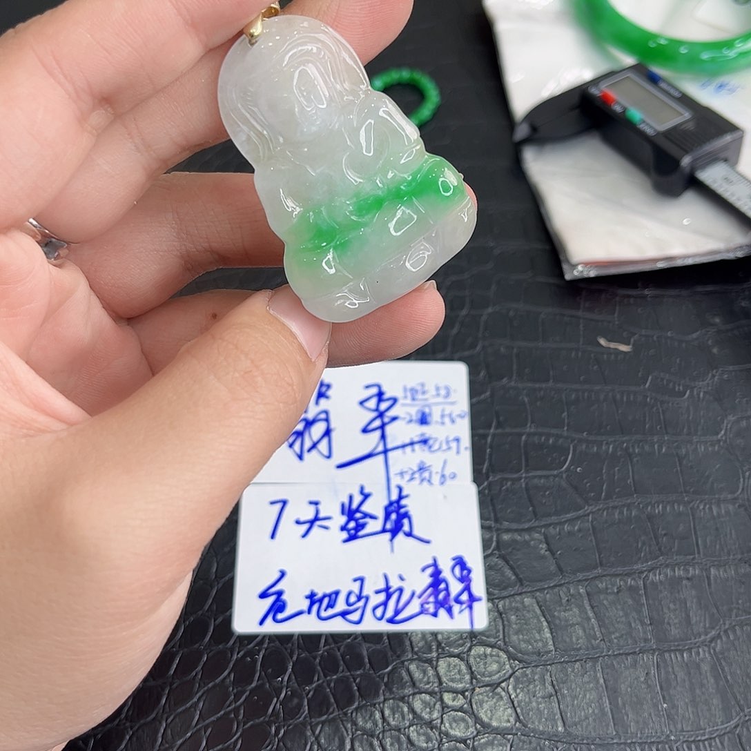 翡翠手镯未镶嵌多样性
