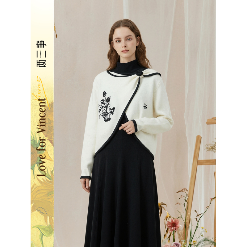 两三事 融雪脉络 2025冬季新款复古绣花立体钩花装饰毛衣女