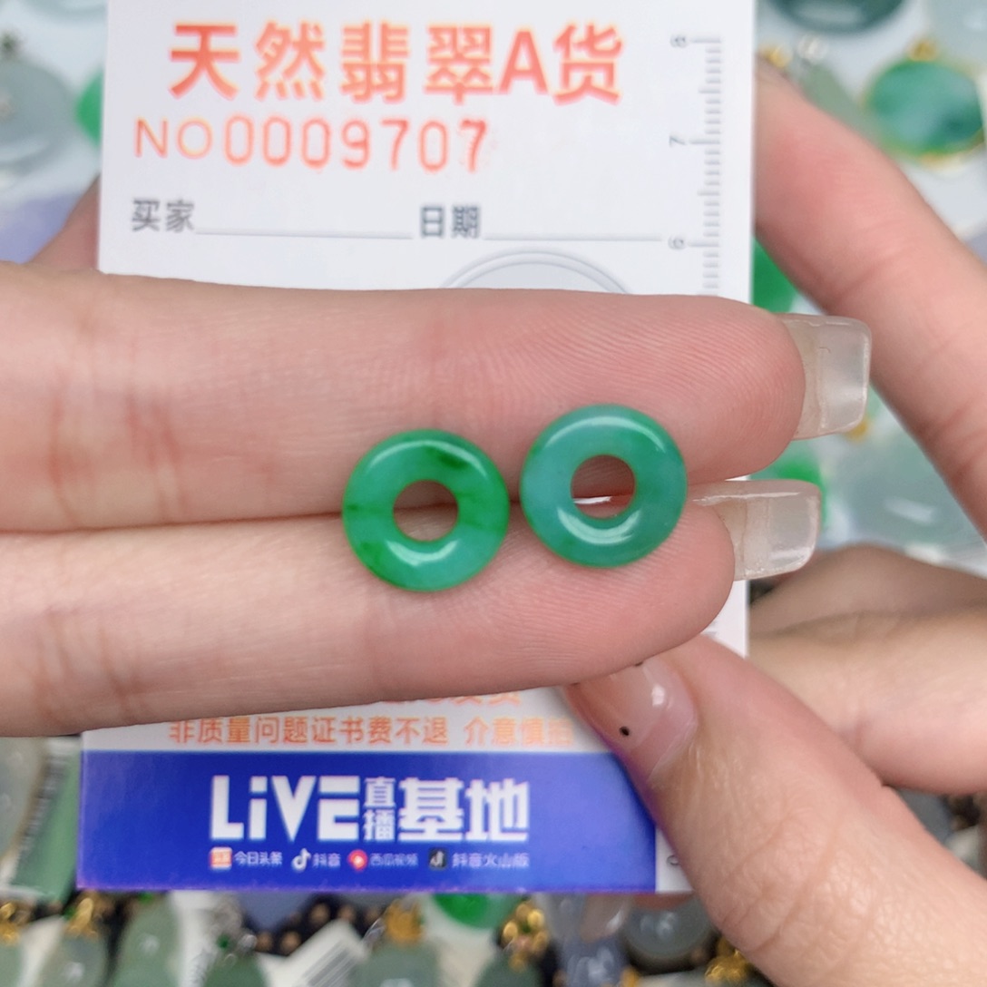 翡翠未镶嵌颈饰甜甜圈