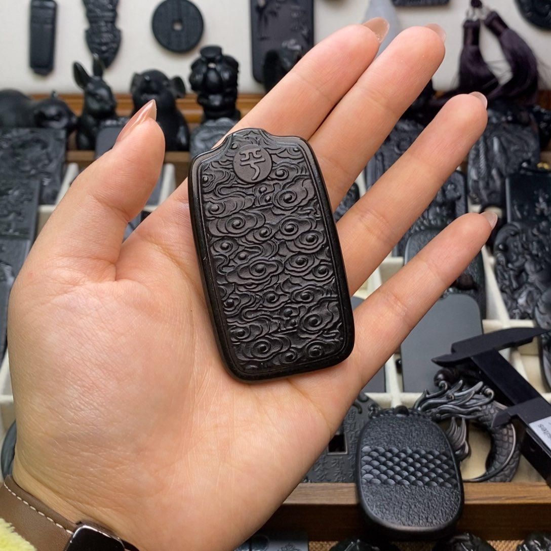 让***康和田玉未镶嵌颈饰